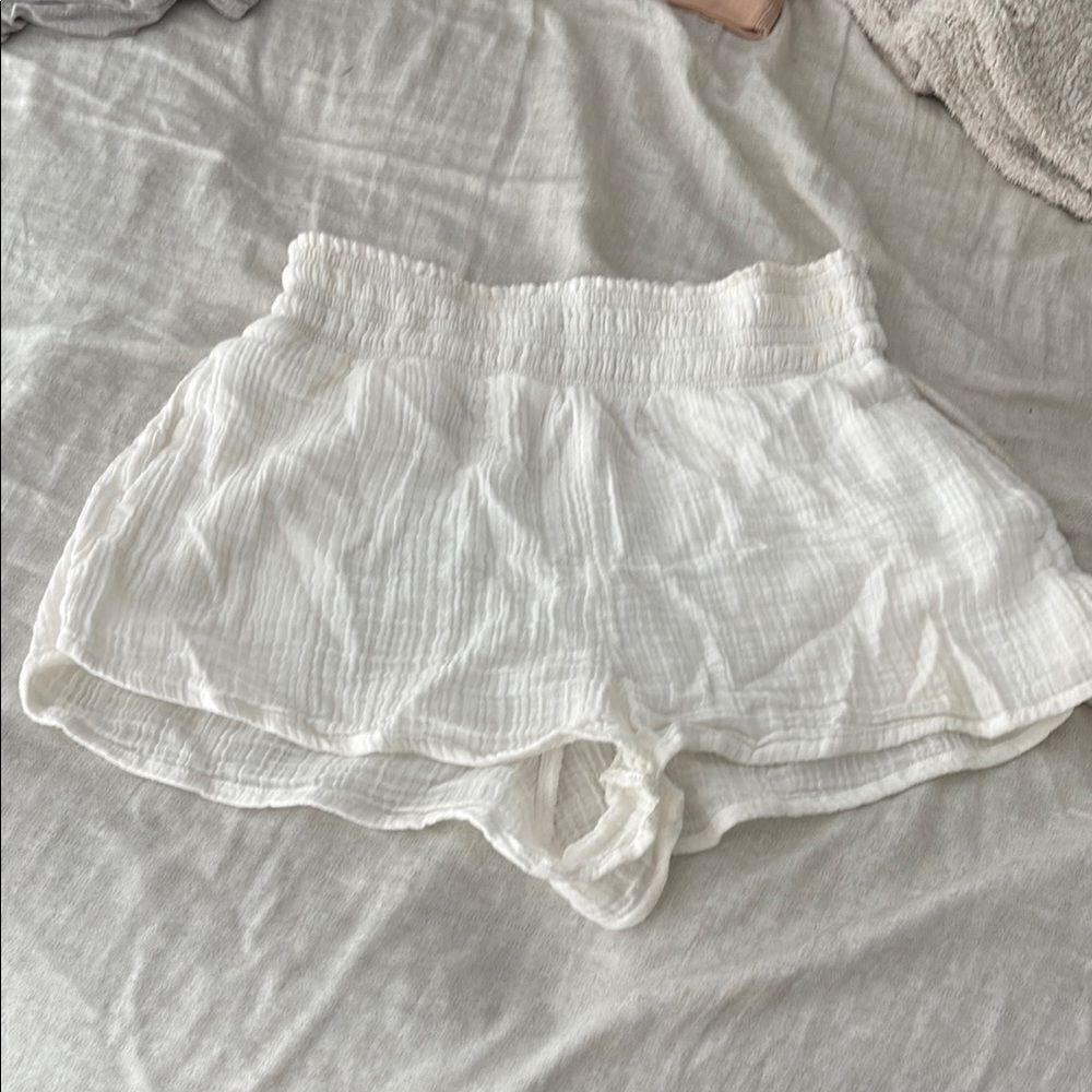 Abercrombie and fitch size XS White Textured Shorts perfect for pool or beach